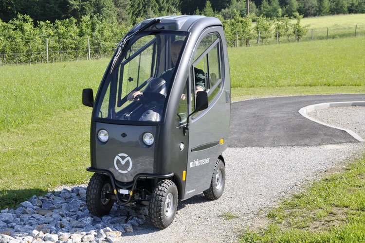 Seniorenmobil Minicrosser auf der Teststrecke